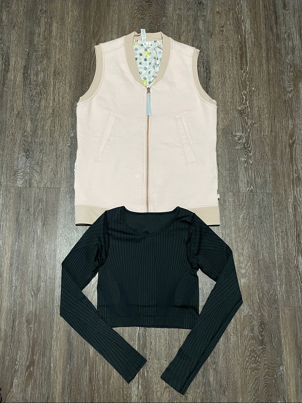 EUC  Lululemon Matching Bundle. Size Tops 6/Bottom 4 - Picture 2 of 11